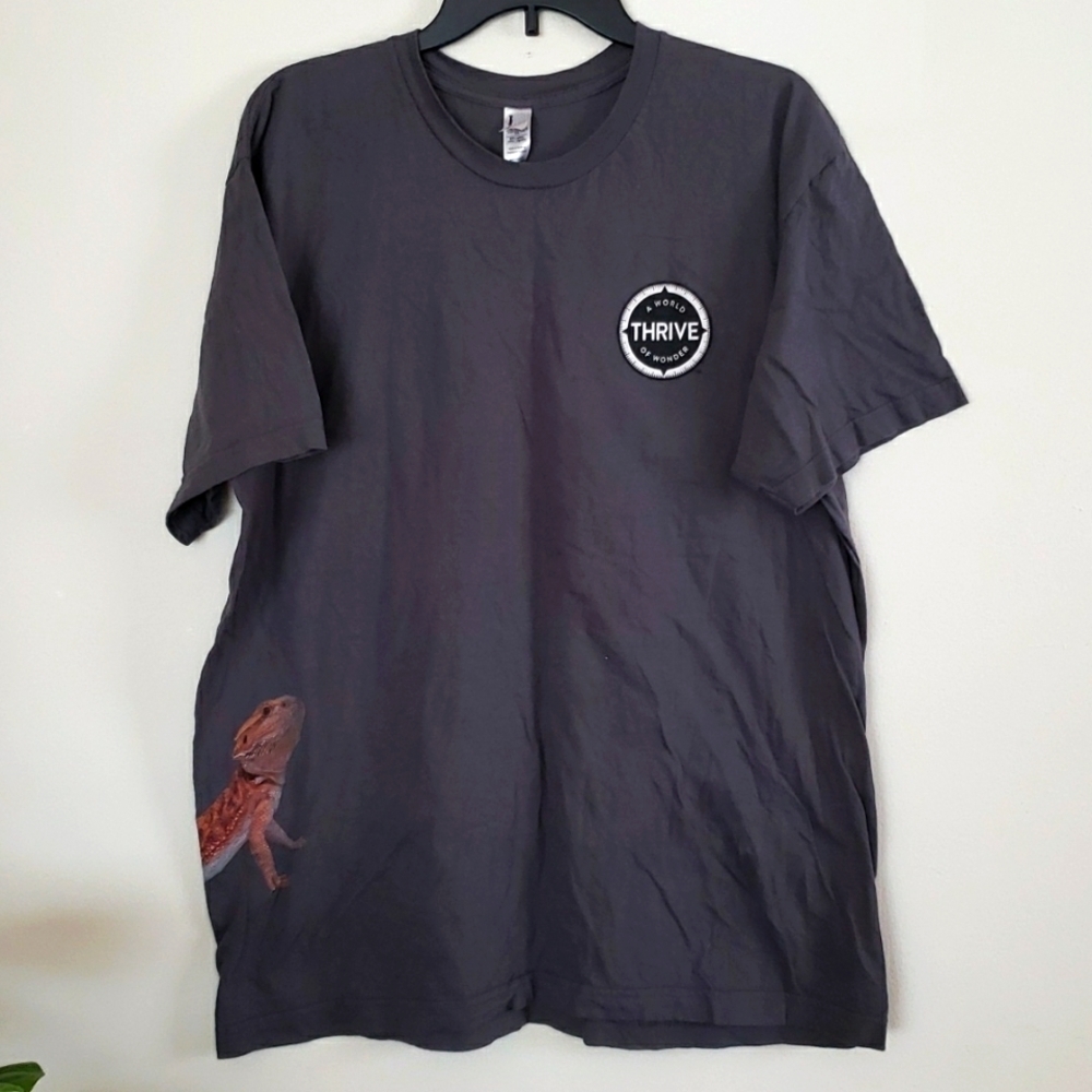 American apparel thrive A world of wonder lizard tee shirt. Sz XL.